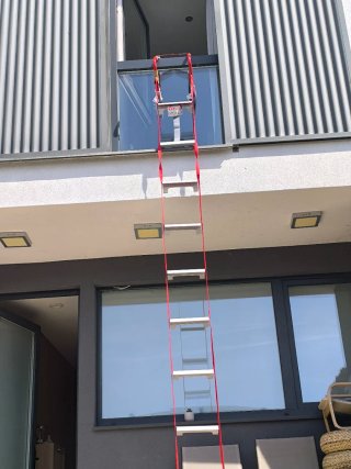 Escalera de emergencia plegable