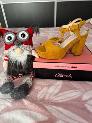 Sandalia plataforma mostaza