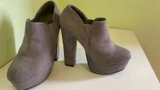 Botines grises de tacón y plataforma