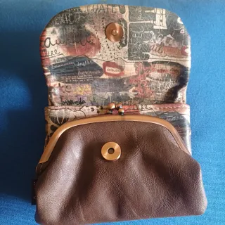 Bolso Anekke redondo con tachuelas y con monedero