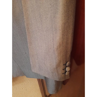 Traje de novio gris moderno