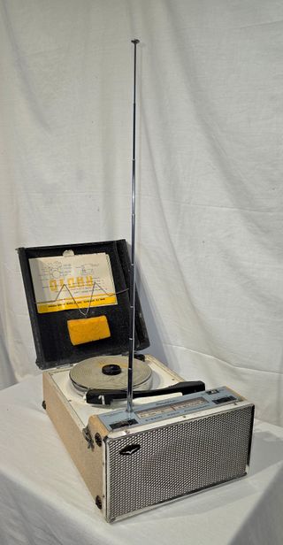 2 Giradischi Fonovaligie Fountain e Telefunken
