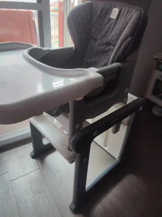 Trona Jane convertible en mesa y silla