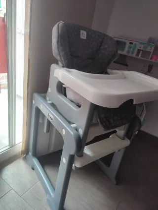 Trona Jane convertible en mesa y silla
