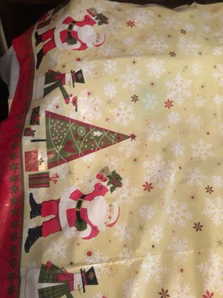 Tovaglia natalizia con Babbo Natale e alberi di Natale