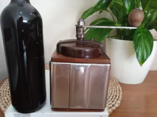 Antiguo Molinillo Café Peugeot de acero y madera.