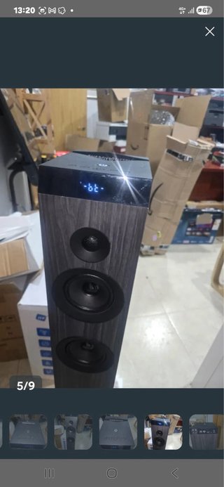 Altavoz torre negro y gris