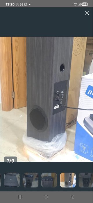 Altavoz torre negro y gris