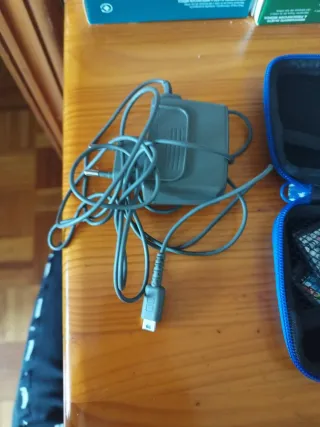 Nintendo DS Blu + 9 Giochi, Caricatore e Custodia