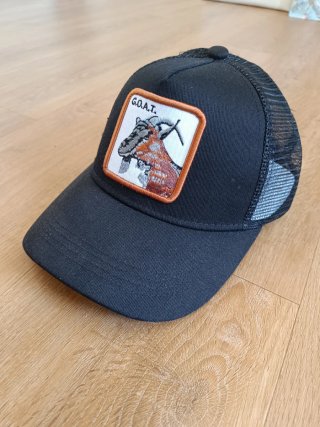 Gorra Trucker G.O.A.T. - NUEVA, A ESTRENAR