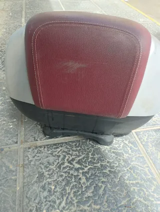 Maletero Piaggio Maxi Scooter Plata/Negro