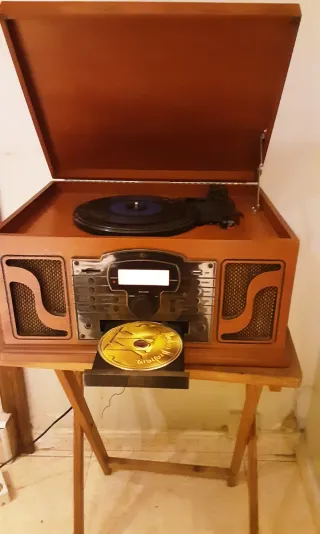 Mueble Tocadiscos, Casete, Radio y CD