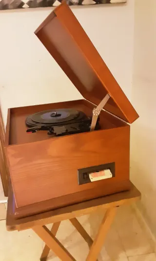Mueble Tocadiscos, Casete, Radio y CD