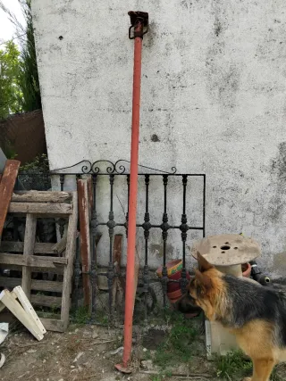 Puntal de obra metálico rojo tengo dos