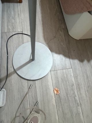 Lámpara de pie con tulipa