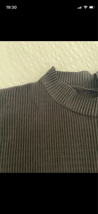 Top plisado Amichi negro
