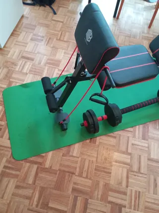 Banco de pesas con accesorios