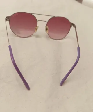 Gafas de sol Guess rosas y moradas