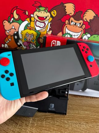 Nintendo Switch Rojo y Azul Completa + 2 juegos