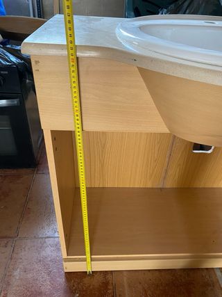 Lavabo de cerámica y madera