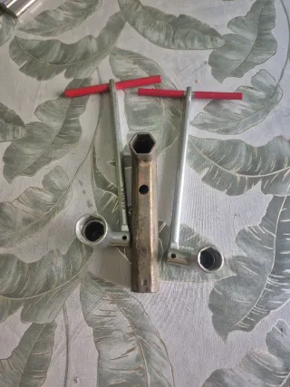 2 Llaves Bujía CARTULL 16/21mm + una de Pipa