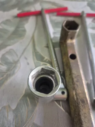 2 Llaves Bujía CARTULL 16/21mm + una de Pipa
