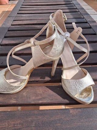 Sandalias Gloria Ortiz doradas