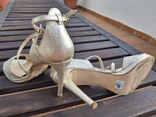 Sandalias Gloria Ortiz doradas