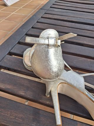 Sandalias Gloria Ortiz doradas