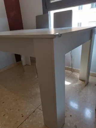 6 sillas de comedor grises y plata,Mesa blanca