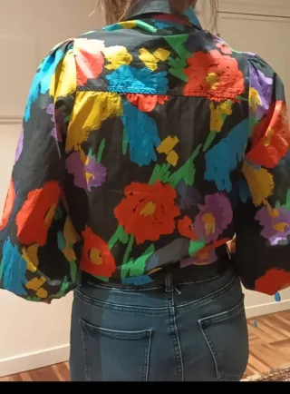 Camisa Atakontu floral negra multicolor