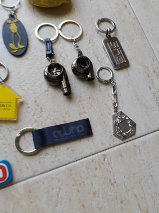 Lote de llaveros variados