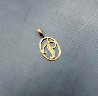 Colgante Letra P con Piedras Oro 18K 0,75 g netos