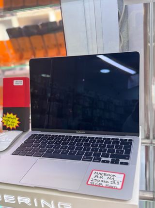 MacBook Air M1 2020 13.3 256GB SSD 8GB RAM