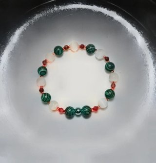 Pulsera de gemas naturales  para dolor menstrual.