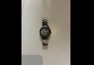 Reloj plateado y gris