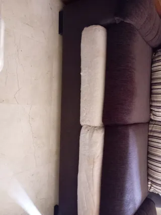 Sofá de 2 plazas marrón y rayas