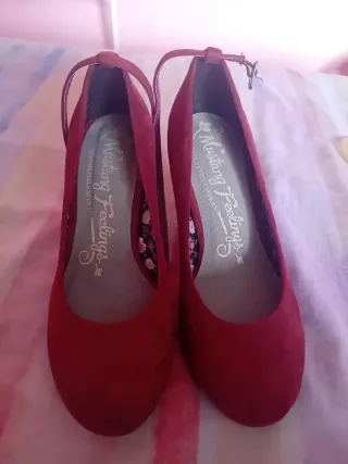 Zapatos de tacón vino