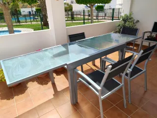 Juego comedor exterior cristal y metal.
