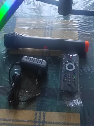 Altavoz Bluetooth LED Karaoke 110W con Trípode