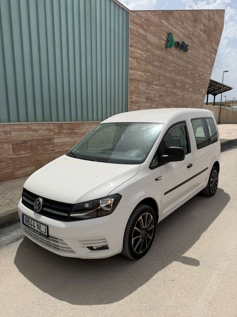 Volkswagen Caddy 2017 2.0Tdi - foto 1
