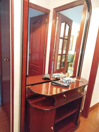 Mueble de entrada con espejo