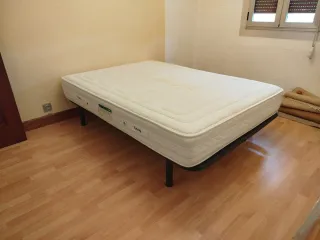 Cama individual con base metálica
