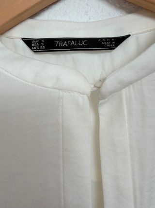 Blusa Zara satinada semitransparente Talla S