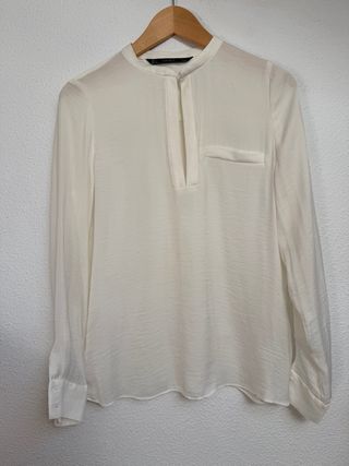 Blusa Zara satinada semitransparente Talla S