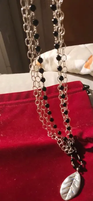 Collar Tous hoja plata y perlas negras