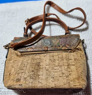 Bolso étnico multicolor con correa