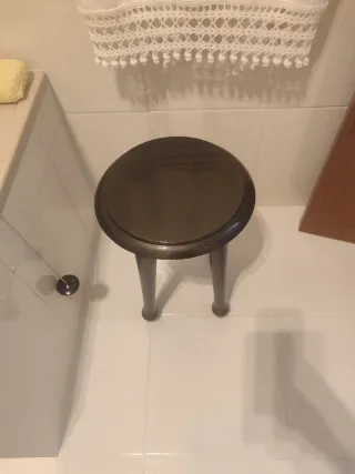 Taburete lacado negro