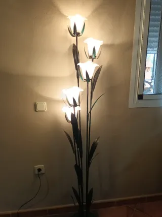 Lámpara de pie con 5 tulipas