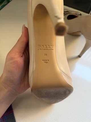 Zapatos de piel Bally beige con lazo